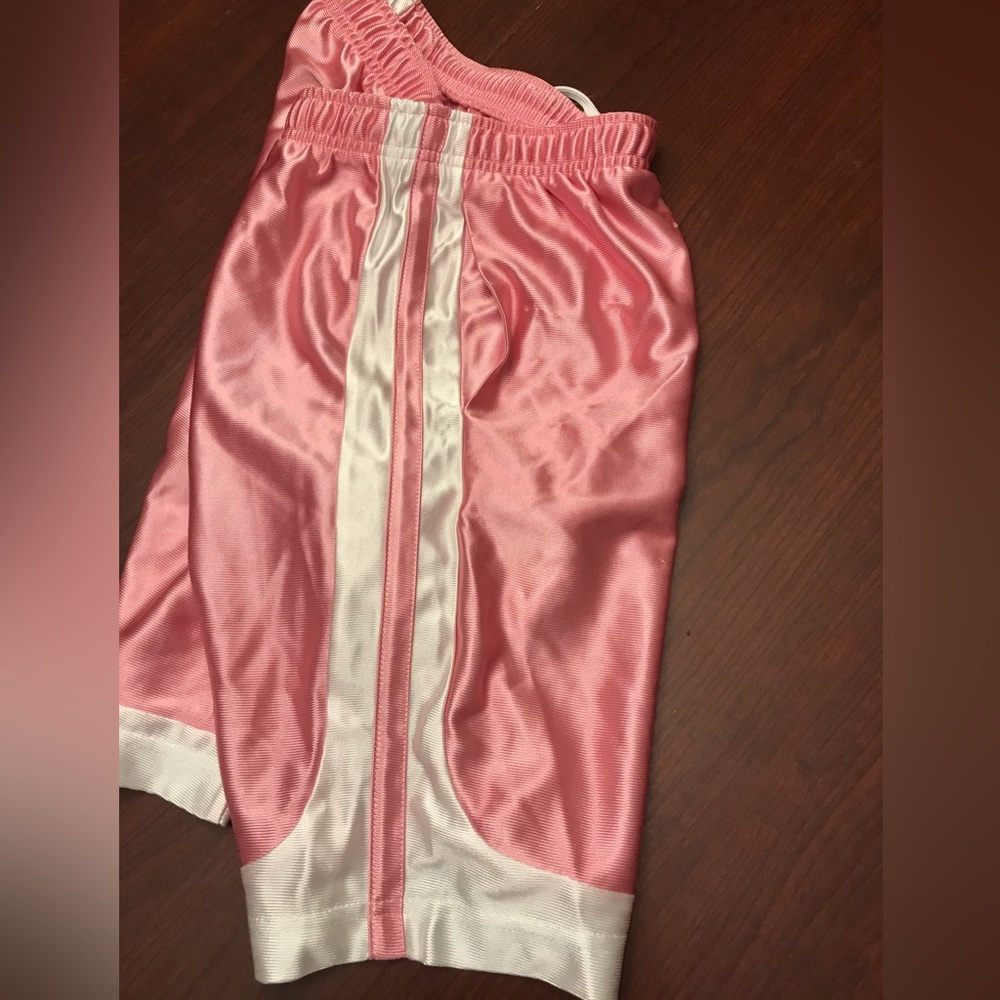 Single layer pink athletic shorts - Picture 2 of 3